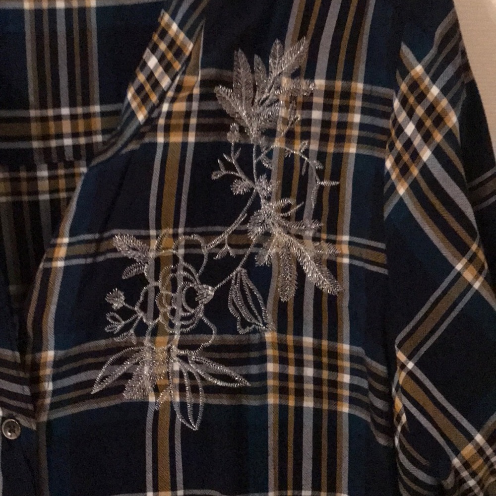 Button down up shirt - Picture 2 of 3